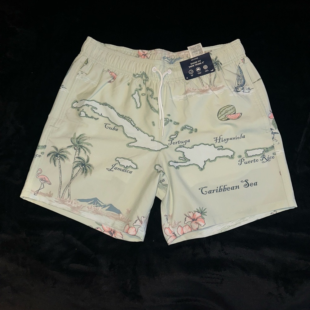 Hollister Cream Athletic Shorts with Tropical Print - Picture 3 of 3